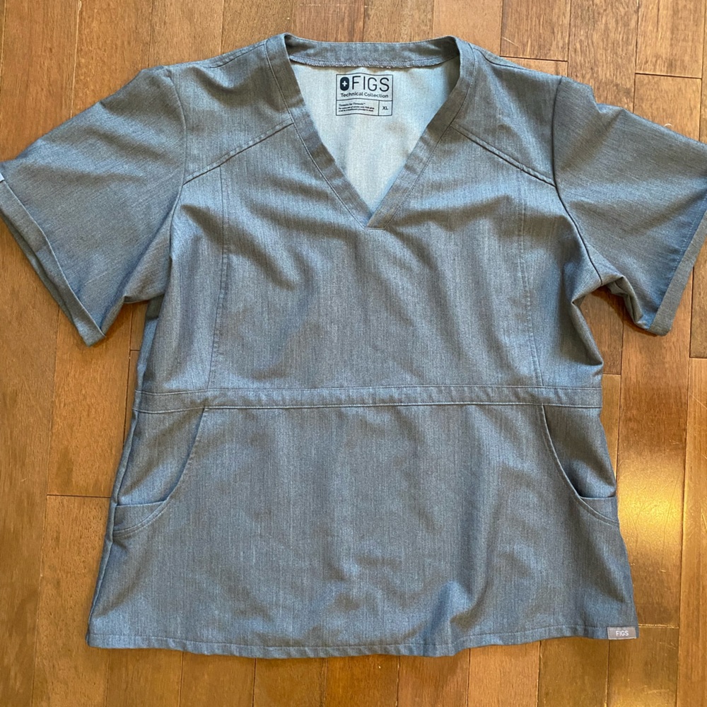 Extra Large figs scrub top